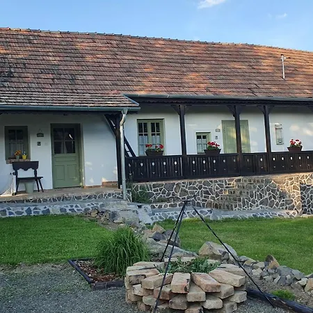 Várlak Hollőkőn Hollókő