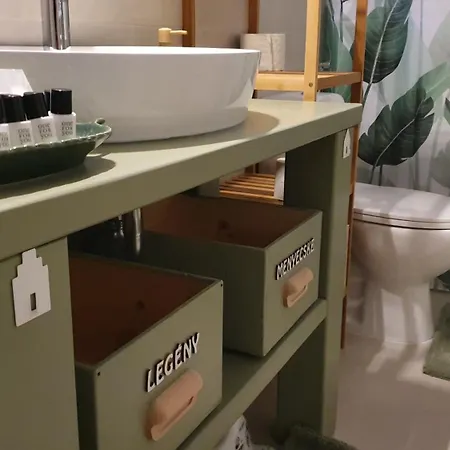 Várlak Hollőkőn Apartamento