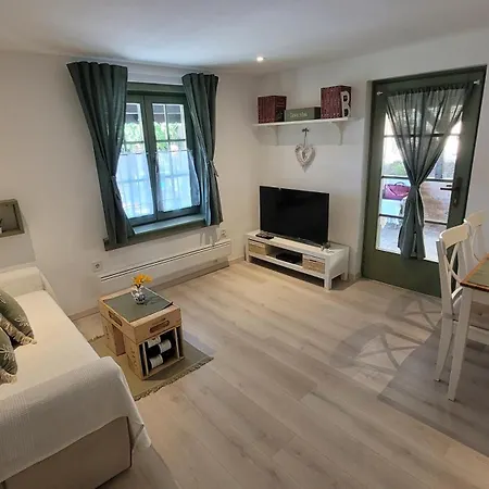 Várlak Hollőkőn Apartamento *