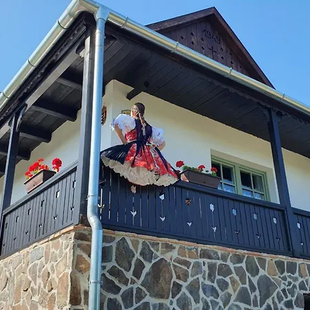 Várlak Hollőkőn Apartamento *