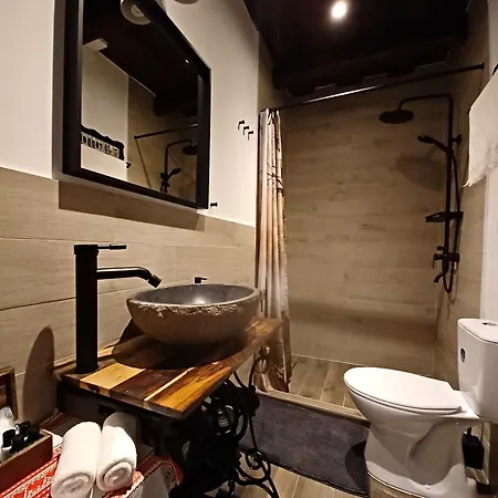 Várlak Hollőkőn * Hollókő