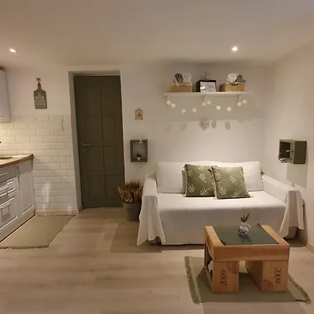 Varlak Hollokon Vendeghaz Apartment