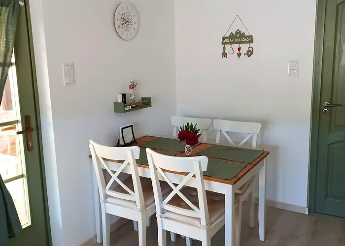 Lägenhet Varlak Hollokon Vendeghaz